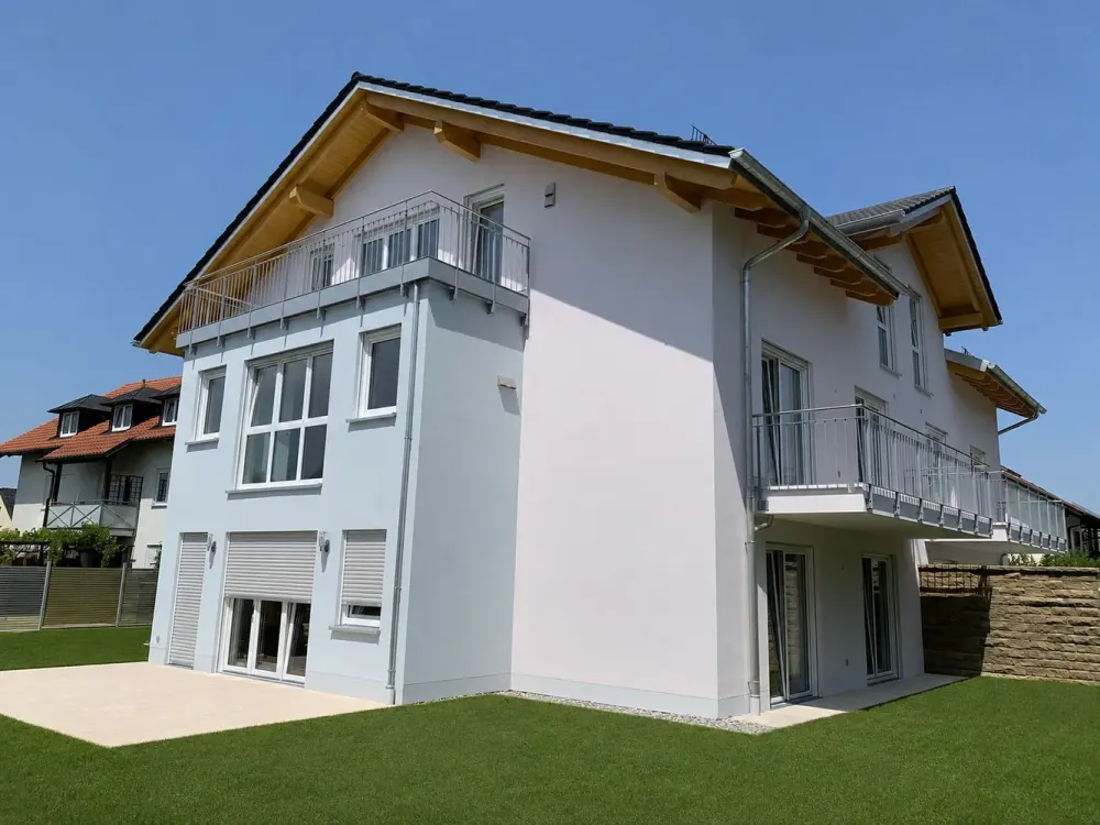 GILCHING: EXTREM ENERGIESPARENDES WOHNEN IN KFW42-HAUS MIT FERNWÄRME