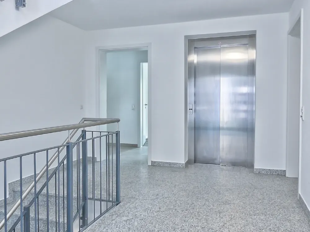 GILCHING: EXTREM ENERGIESPARENDES WOHNEN IN KFW42-HAUS MIT FERNWÄRME