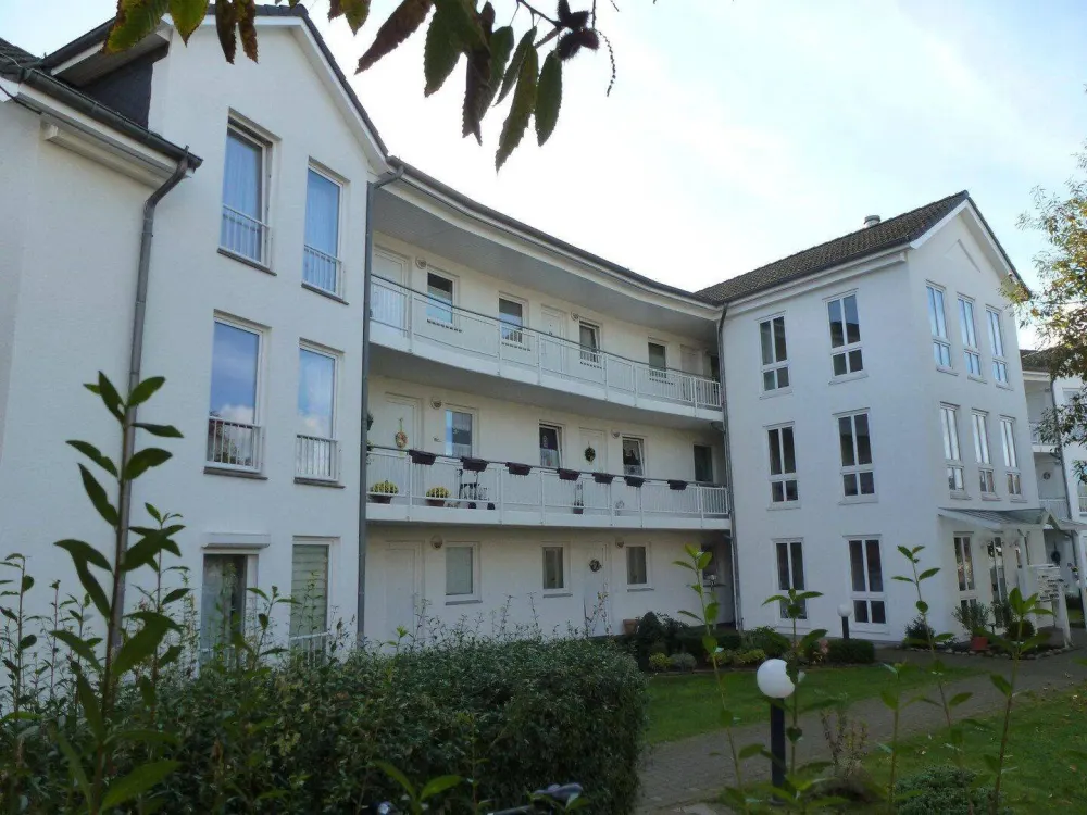 Barrier-free Living - Well-maintained 2-room Apartment with Fitted Kitchen and Balcony
