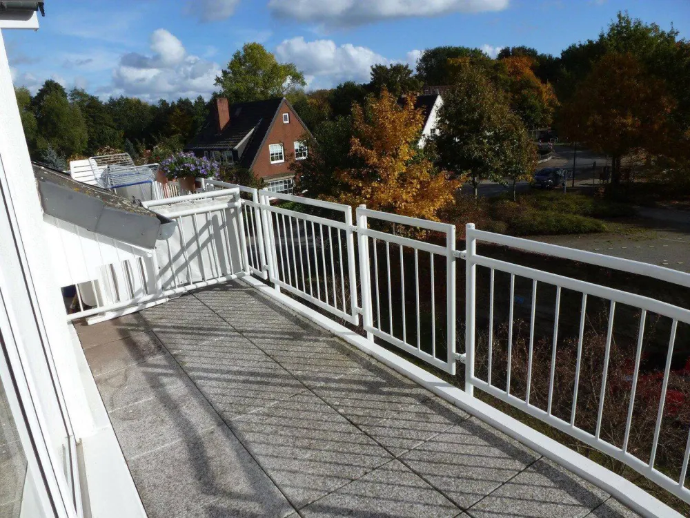 Barrier-free Living - Well-maintained 2-room Apartment with Fitted Kitchen and Balcony