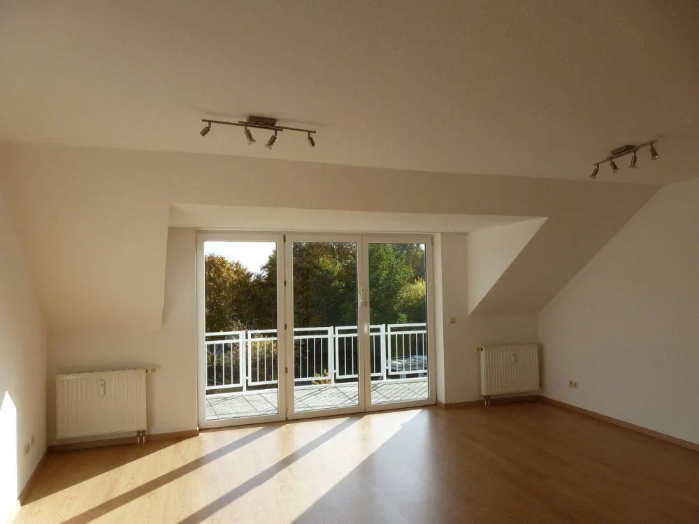 Barrier-free Living - Well-maintained 2-room Apartment with Fitted Kitchen and Balcony