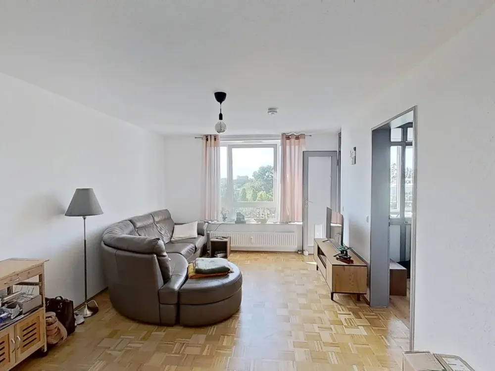 Cozy 1.5-Room Apartment with Great Conservatory in Hannover-Bemerode