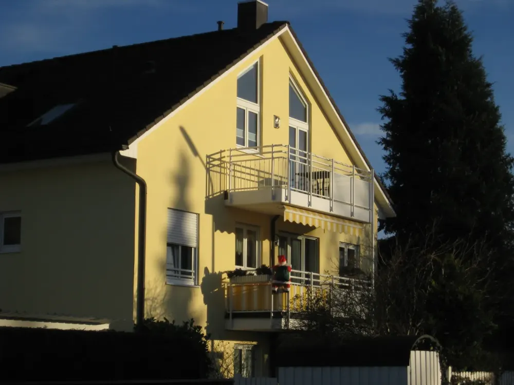 Lichtdurchflutete 3-Zimmer Dachgeschosswohnung mit Balkon in München-Trudering