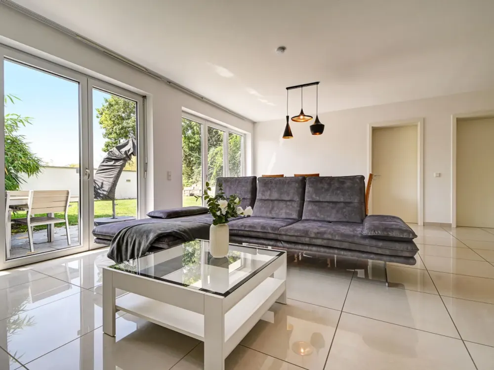 MÖBLIERT - Exclusive Living - Geschmackvolle Wohnung mit Terrasse in Halbhöhenlage