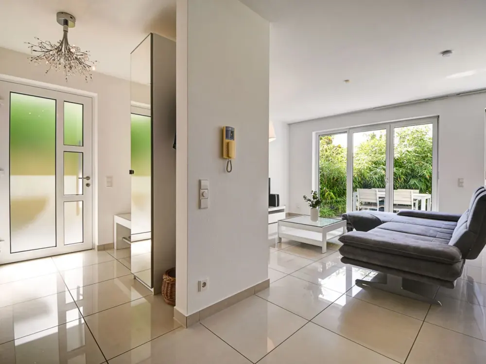 MÖBLIERT - Exclusive Living - Geschmackvolle Wohnung mit Terrasse in Halbhöhenlage