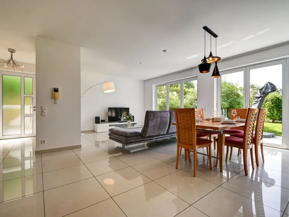 MÖBLIERT - Exclusive Living - Geschmackvolle Wohnung mit Terrasse in Halbhöhenlage