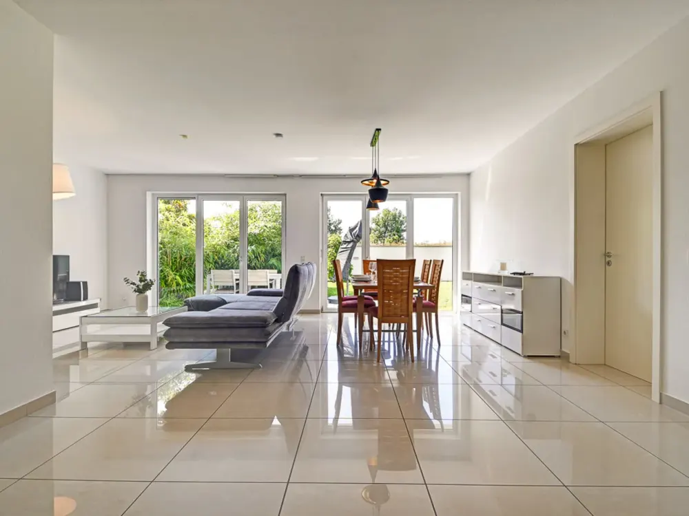 MÖBLIERT - Exclusive Living - Geschmackvolle Wohnung mit Terrasse in Halbhöhenlage