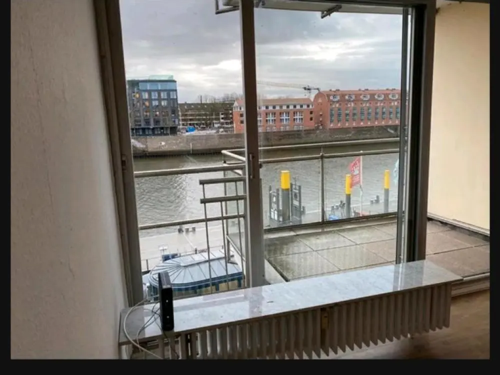 Exklusive, geräumige 1 Zimmer Wohnung mit Balkon in Zentrale Brem