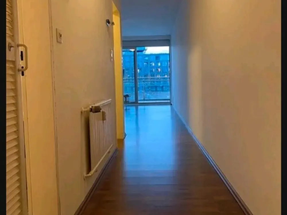 Exklusive, geräumige 1 Zimmer Wohnung mit Balkon in Zentrale Brem