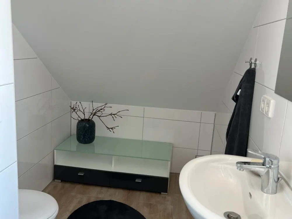 Helle offene Dachgeschoßwohnung, möbliert, perfekt gedämmt, S4