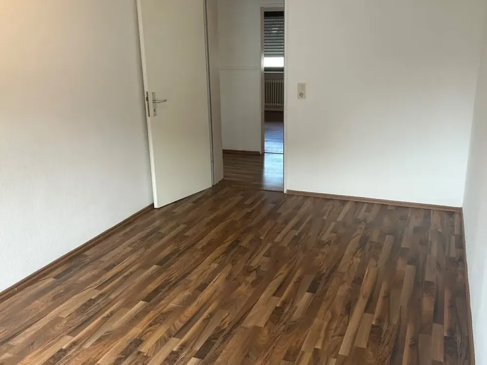 Geräumige 3 Zimmer Wohnung mit Balkon mitten in Frankfurt-Oberrad