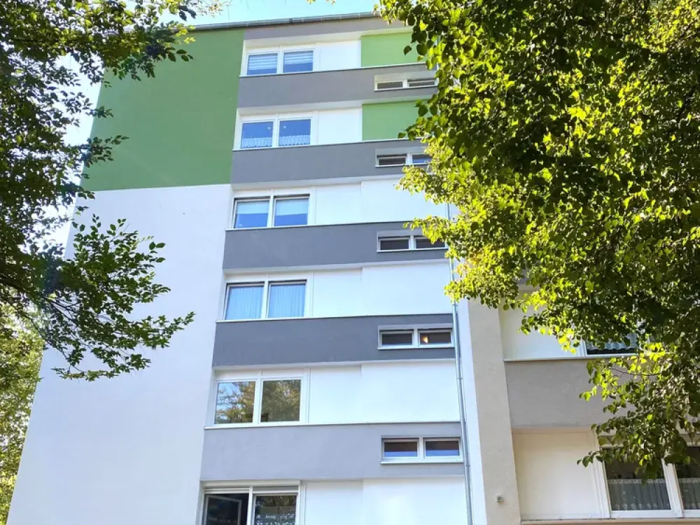 Wohnen mit Ausblick: Frisch renovierte 3-Zimmer Wohnung mit nagelneuem Bad