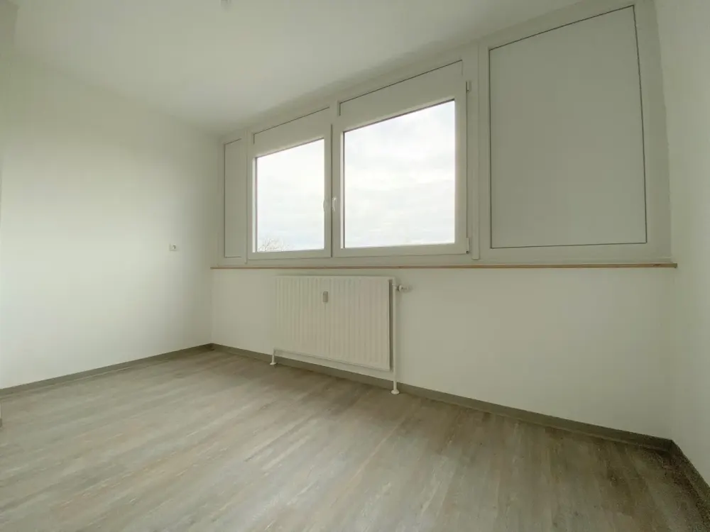 Wohnen mit Ausblick: Frisch renovierte 3-Zimmer Wohnung mit nagelneuem Bad