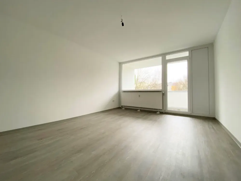 Wohnen mit Ausblick: Frisch renovierte 3-Zimmer Wohnung mit nagelneuem Bad