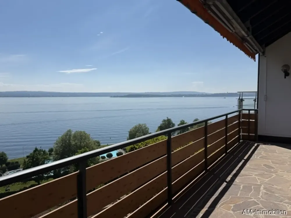Logenplatz über dem See! Maisonette-Wohnung mit eigenem Eingang in 1-A-Lage!