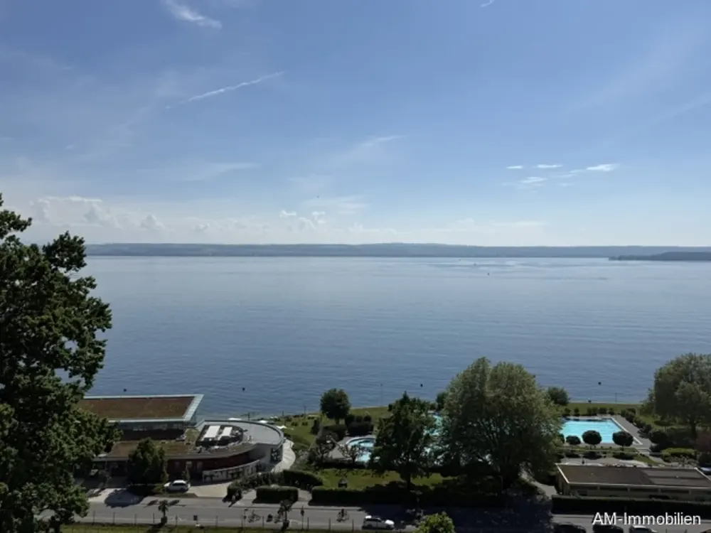 Logenplatz über dem See! Maisonette-Wohnung mit eigenem Eingang in 1-A-Lage!