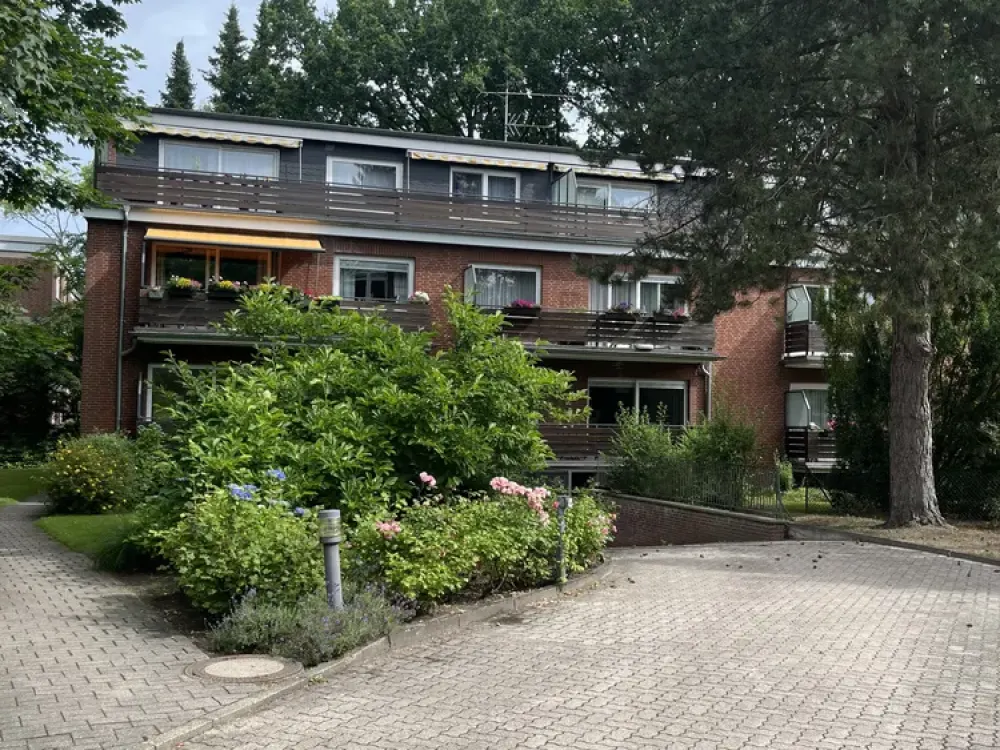 Großzügige 3-Zimmer Wohnung mit Balkon im Grünen von Rissen