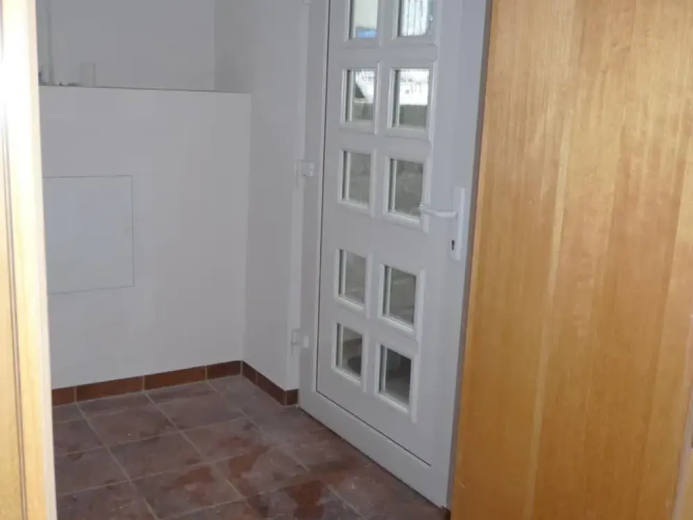 Tessiner Straße...beautiful "garden level" apartment
