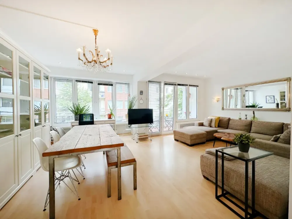 Exklusiv möbliertes Apartment mit Balkon in Unterbilk