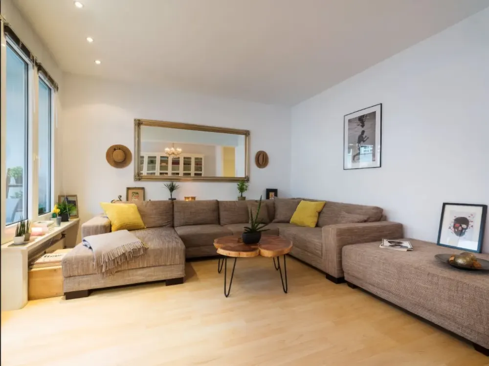 Exklusiv möbliertes Apartment mit Balkon in Unterbilk