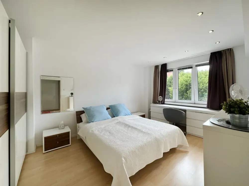 Exklusiv möbliertes Apartment mit Balkon in Unterbilk