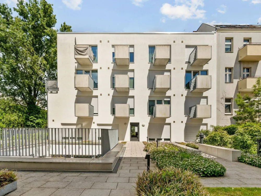Hier lässt es sich wohnen und studieren! Helles 1-Zimmer-Apartment in Tempelhof