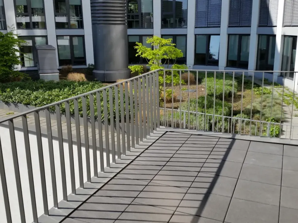 PROVISIONSFREI v. privat in Ffm-Ost - 3 Zimmer mit EBK,Balkon, inklusive TG-Stellplatz; barrierefrei
