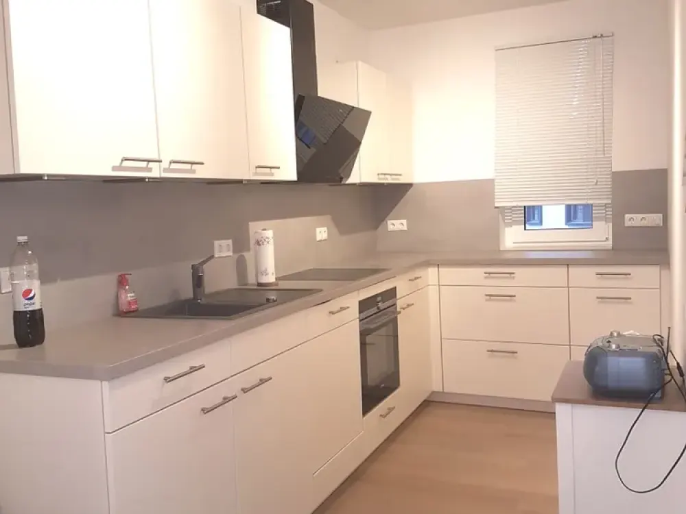 PROVISIONSFREI v. privat in Ffm-Ost - 3 Zimmer mit EBK,Balkon, inklusive TG-Stellplatz; barrierefrei