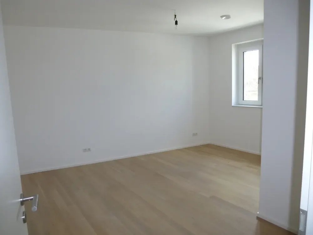 PROVISIONSFREI v. privat in Ffm-Ost - 3 Zimmer mit EBK,Balkon, inklusive TG-Stellplatz; barrierefrei