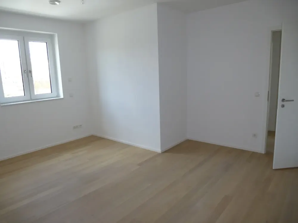PROVISIONSFREI v. privat in Ffm-Ost - 3 Zimmer mit EBK,Balkon, inklusive TG-Stellplatz; barrierefrei