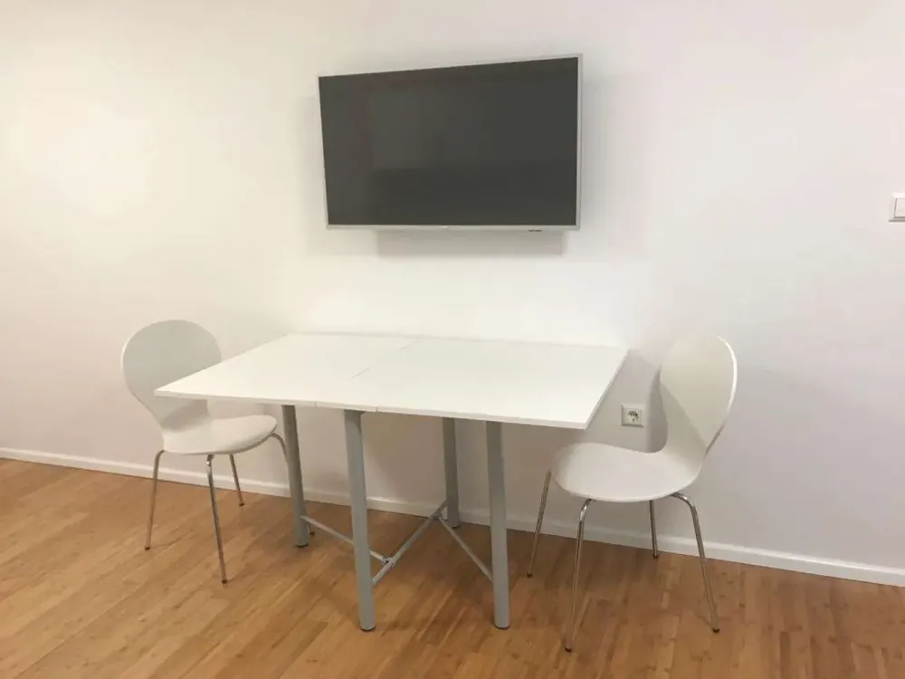 Furnished 1-Room Apartment (25 m²) in Central Location, Looking for Successor Tenant from 01.10.2026