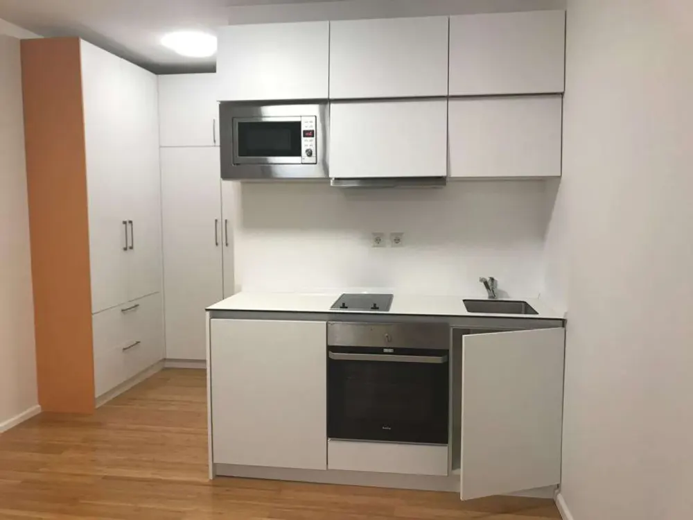 Furnished 1-Room Apartment (25 m²) in Central Location, Looking for Successor Tenant from 01.10.2026
