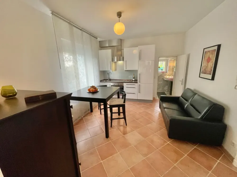 Living with Character: 1.5-Room Apartment with Garden in Haan