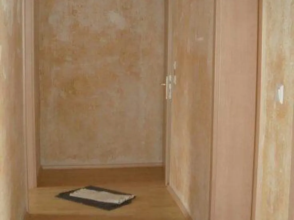 3 1/2 Zimmer Mietwohnung (ohne Balkon!) im 1. OG im 5 FH
