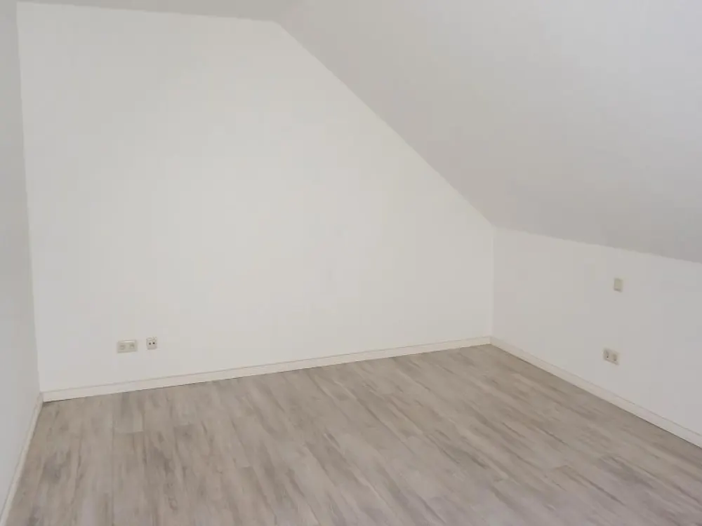 Zentrale, sehr großzügig geschnittene Maisonettewohnung in Langenhagen Mitte