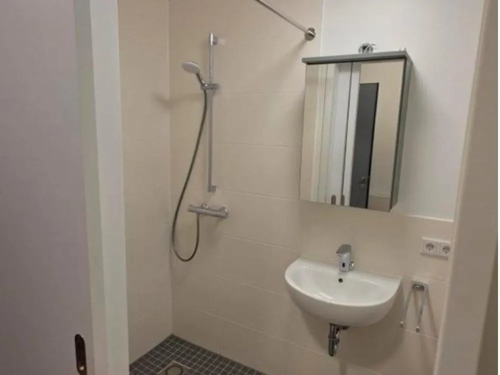 Neu erbautes, voll möbliertes Studio-Apartment zur Untervermietun