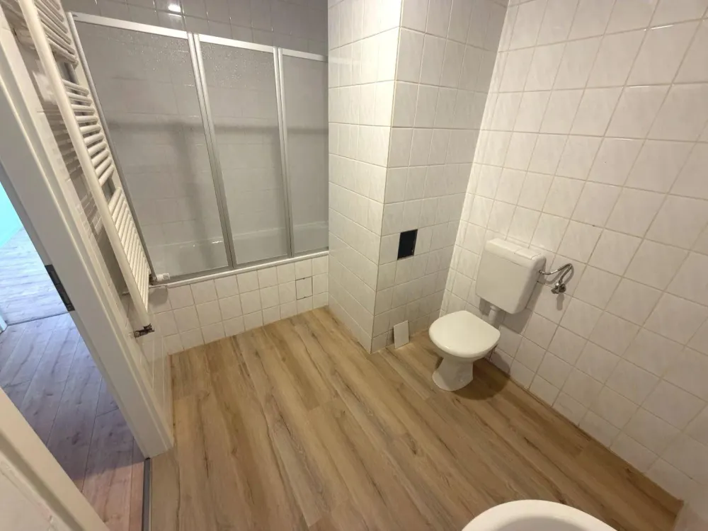 Helle 2-Zimmer-Wohnung, modernes Bad, zentral gelegen