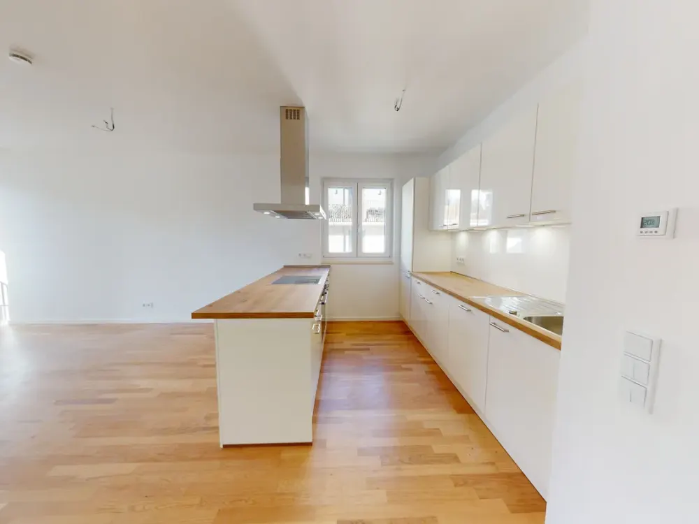 Platz für die ganze Familie! Helle 4-Zi-Whg mit 108m2 / gehobene Ausstattung mit Balkon_WE05