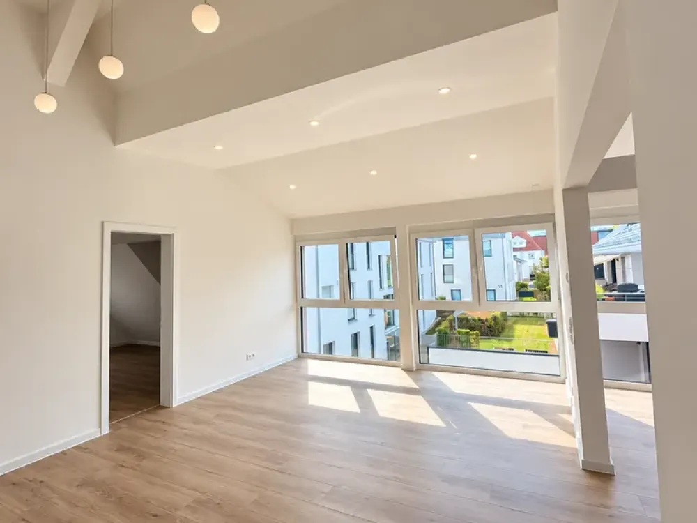 Erstbezug nach Kernsanierung, Helle 3-Zimmer-Wohnung in zentraler Lage