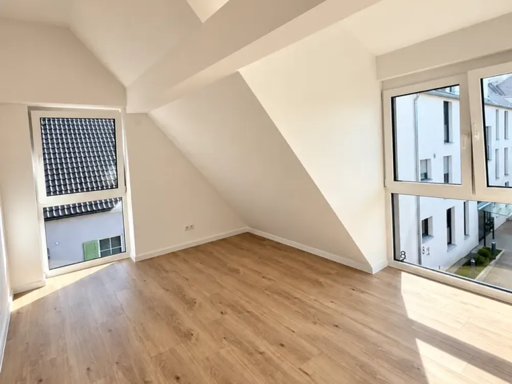 Erstbezug nach Kernsanierung, Helle 3-Zimmer-Wohnung in zentraler Lage