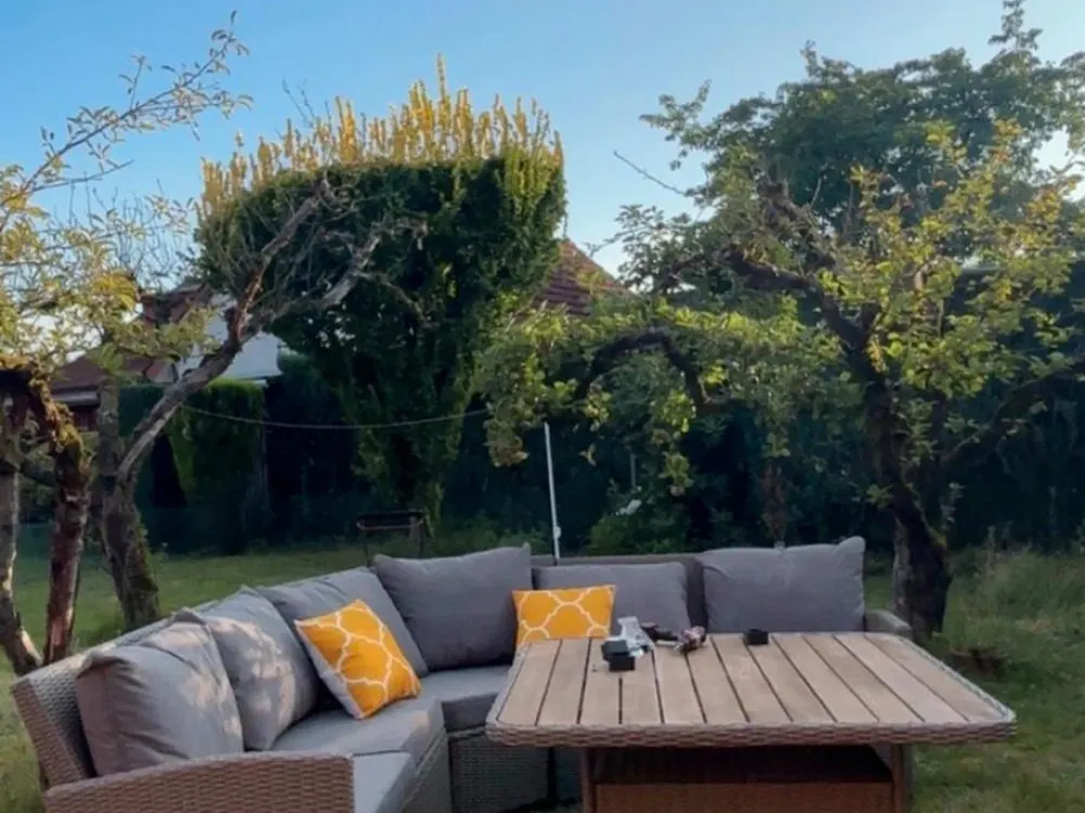 Beautiful 3-Room Apartment with Shared Garden Use