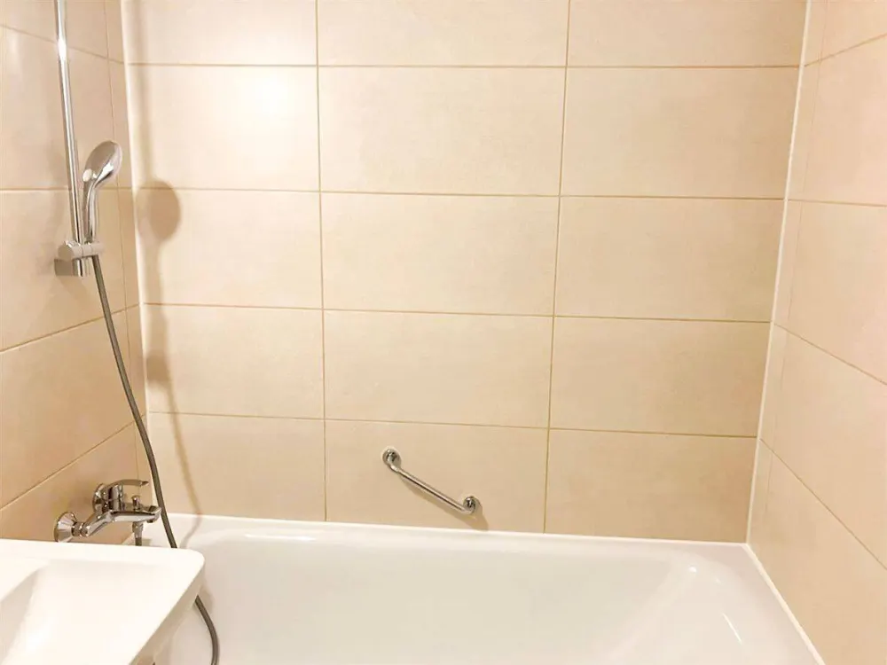 3-Raum-Wohnung mit gr. Balkon, Aufzug und frisch saniert