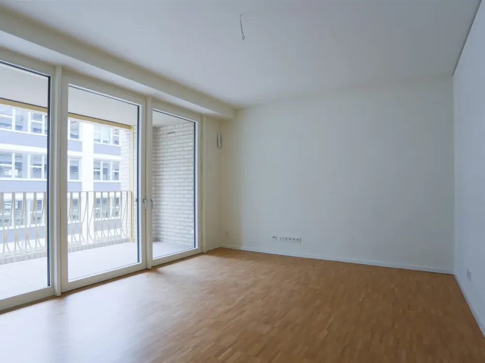Modern equipped and flooded with light - with parquet, fitted kitchen and smart home features *available immediately*