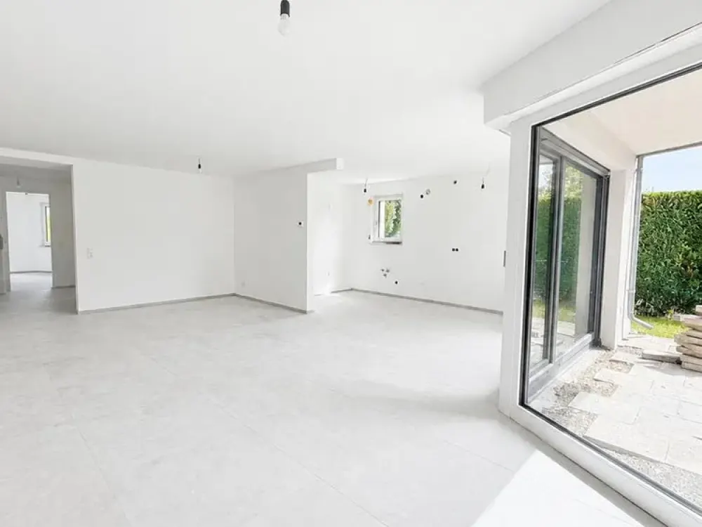 7579 - First occupancy after renovation! 4-room apartment with terrace, garden and carport!