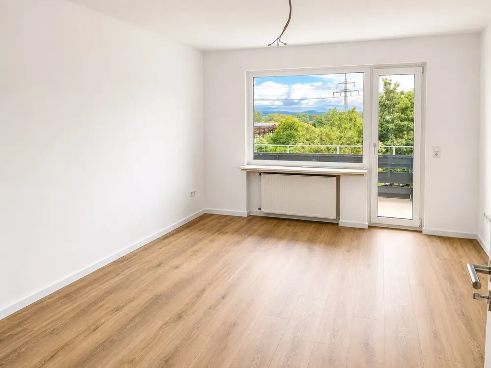 Central Living in the Gerichtsviertel, Attractive 3-Room Apartment with Balcony