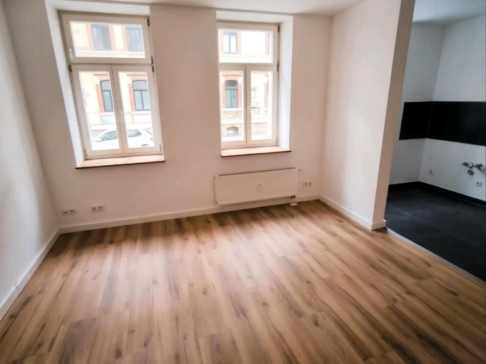 Bright 2-Room Old Building Apartment in Leipzig Lindenau