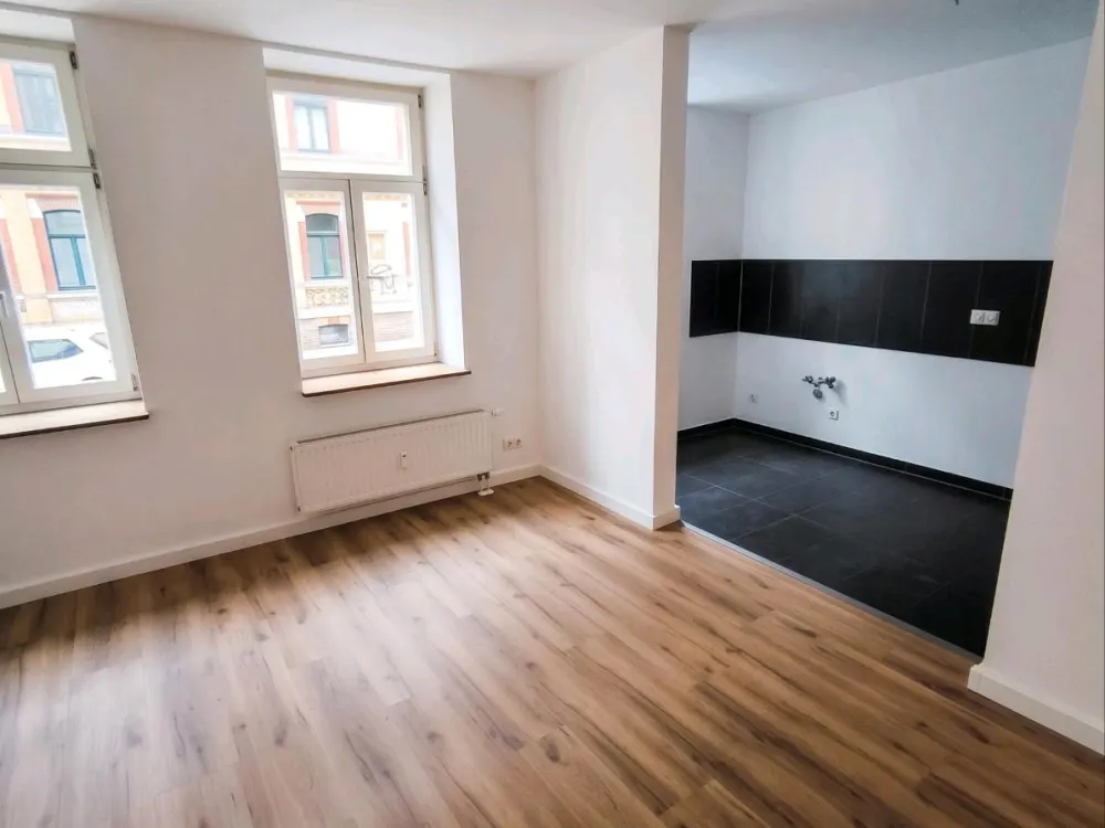 Bright 2-Room Old Building Apartment in Leipzig Lindenau