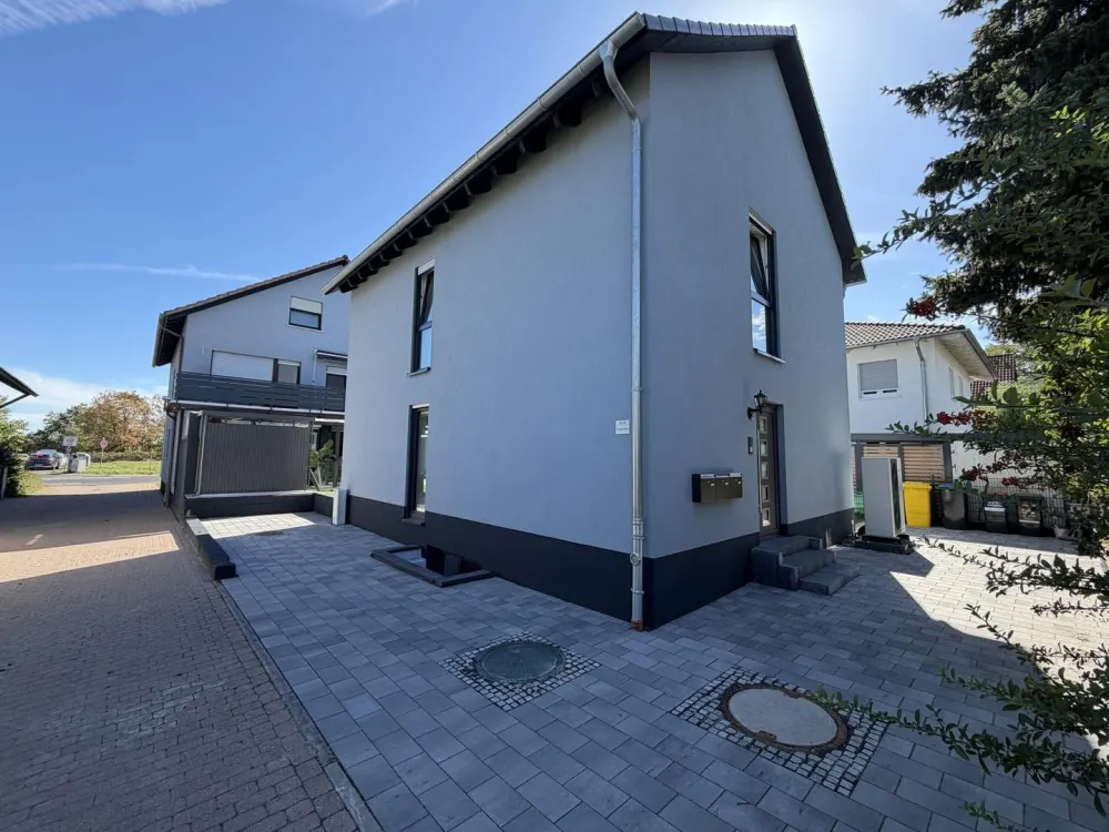 Stilvolle 2-Zimmer-Wohnung mit eigenem Garten und moderner Ausstattung