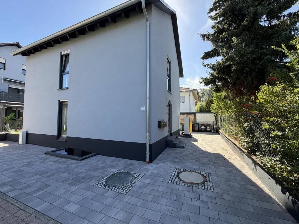 Stilvolle 2-Zimmer-Wohnung mit eigenem Garten und moderner Ausstattung