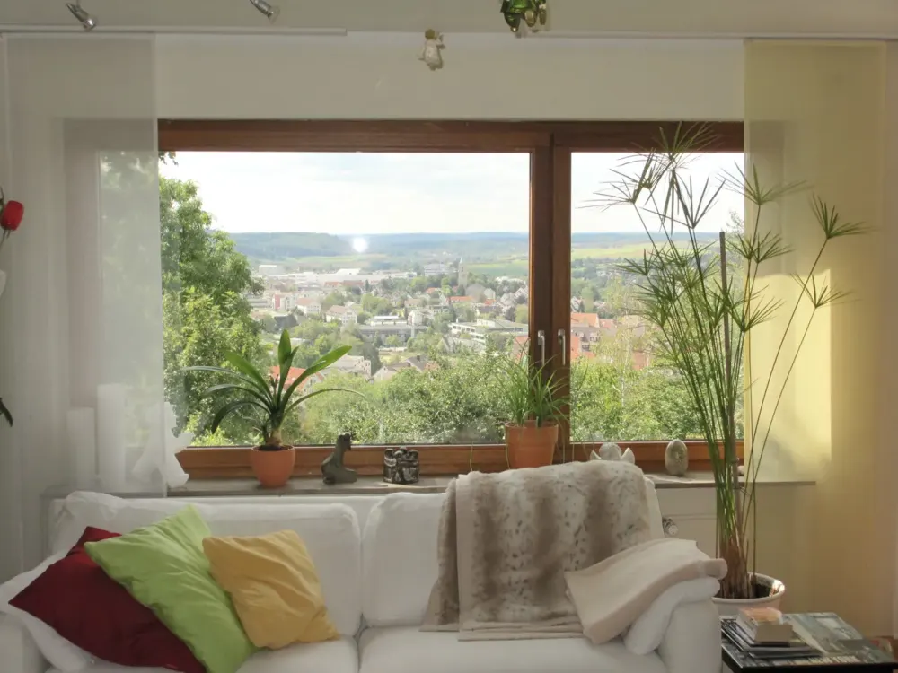 IN BESTER WOHN- UND AUSICHTSLAGE MIT GROßEM SONNENBALKON